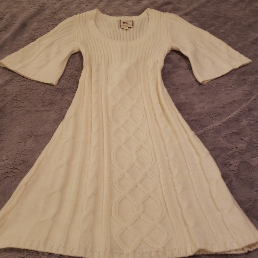 Pearly white knit warm dress
